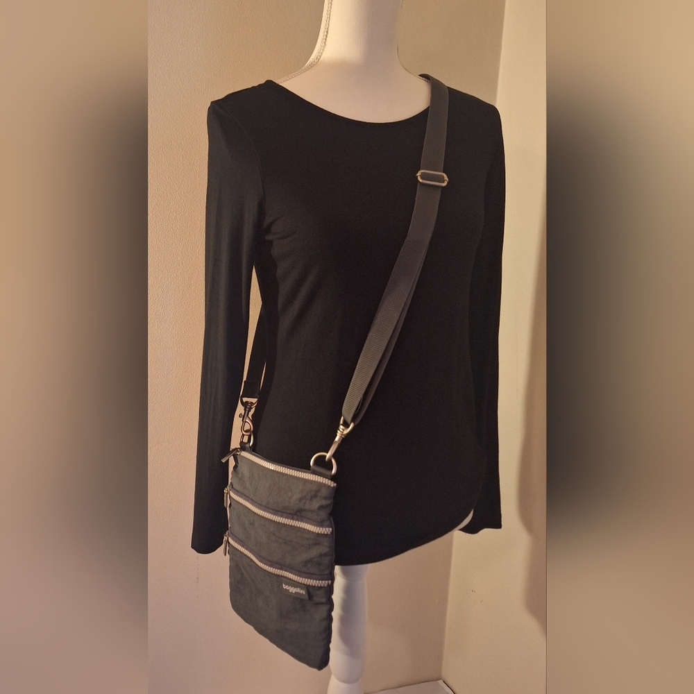 Baggallini Crossbody Small Gray Nylon Bag Purse Zippers Adjustable Strap Travel